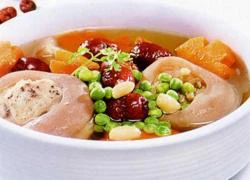 [Chế biến] - Canh củ sen hầm giò heo