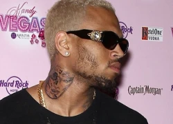 Chris Brown xăm hình tình cũ Rihanna lên cổ