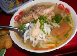 Đà Nẵng: Đi ăn bánh canh xương chả, cá lóc