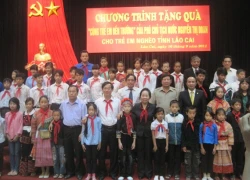 Hàng nghìn phần quà, học bổng đến với trẻ em dịp Trung thu 2012