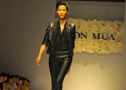 Hoàng Thùy mặt lạnh tanh diễn catwalk