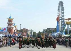 Người Đức lại say men trong lễ hội Oktoberfest