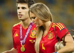 'Nửa kia' xinh đẹp của Javi Martinez