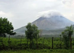 Núi lửa San Cristobal phun hàng ngàn tấn tro lên bầu trời