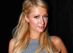 Paris Hilton hớn hở đi xem trình diễn thời trang