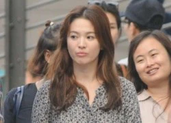 Song Hye Kyo nhăn nhó với paparazzi Trung Quốc