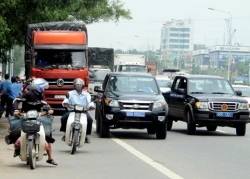 Thanh tra giao thông truy đuổi 'xe điên' 20 km