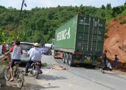 Tông vào xe rơ-moóc, hai vợ chồng thương vong