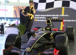 Xe đua F1 'ngạo nghễ' tại Vietnam Motor Show 2012