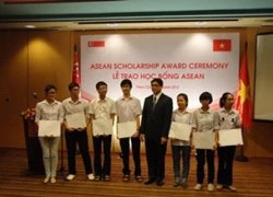 9 học sinh VN nhận học bổng ASEAN 2012