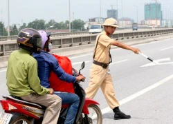 '90% xe máy cố tình đi vào đường trên cao'