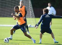 Ashley Cole chửi bới FA vụ Terry