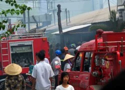 Cháy nhà, một em bé thoát chết