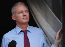 Chủ WikiLeaks tiết lộ cuộc sống trong &#8216;trạm vũ trụ&#8217;