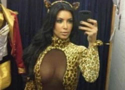 &#8220;Cô báo&#8221; Halloween Kim Kardashian khoe ngực khổng lồ