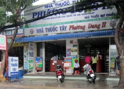 Cướp xe SH ở tiệm thuốc tây