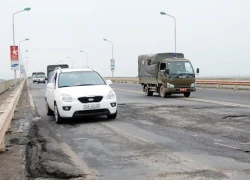 Đề xuất vay vốn sửa chữa triệt để cầu Thăng Long: Đổ tiền có vá liền mặt?