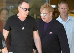 Elton John liên tục biểu diễn tại đám cưới