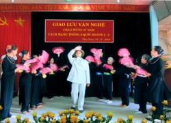 Hai vai "gánh" hai đoàn thể