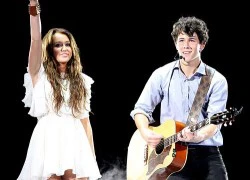 Jonas Brothers thừa nhận hát về Miley