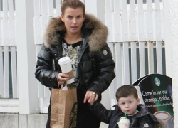 Kai Rooney và mẹ dạo phố