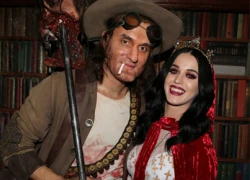 Katy Perry vui Halloween sớm bên bồ mới