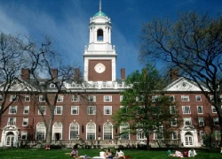 Kiện ra tòa vì mất hơn 2 triệu USD mà con không được vào Harvard