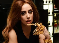 Lady Gaga phủ vàng đầy tay