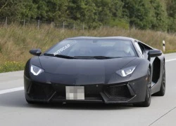 Lamborghini Aventador roadster trên đường thử