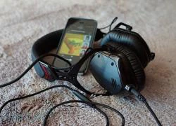 Tai nghe âm thanh nổi cải tiến M-100: "Vũ khí bí mật" của V-Moda?