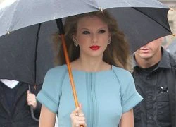 Taylor Swift lẻ bóng ở tuần lễ thời trang Paris