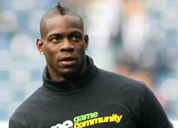 Tẽn tò! Balotelli lần đầu bị người đẹp từ chối đi ăn tối cùng