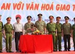 "Thanh niên công an với văn hóa giao thông"