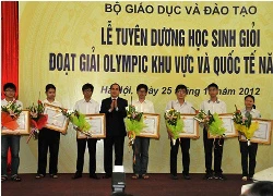 Tuyên dương học sinh đạt giải Olympic khu vực và quốc tế