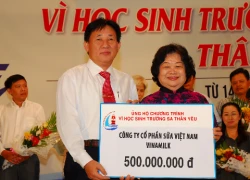 Vinamilk góp sức xây trường học ở Trường Sa