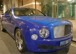 Xe sang Bentley gắn biển 'độc' bằng da