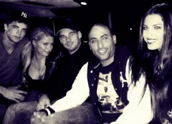 Yolanthe rủ Sneijder "bay đêm" với Paris Hilton