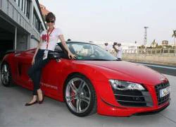 Audi R8 đọ sức hút cùng người đẹp Trang Nhung