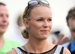 Caroline Wozniacki điệu đà đi cổ vũ bạn trai