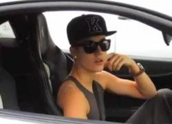 Ferrari 458 không thể giúp Justin Bieber cắt đuôi paparazzi