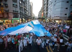 Hàng nghìn người Argentina biểu tình phản đối chính phủ