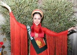 Hoàng Anh và người đẹp Miss Earth diện trang phục dân tộc