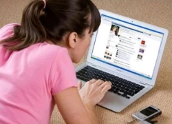 Học sinh có nên bình luận về thầy cô trên Facebook?