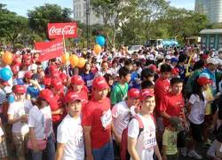 Hơn 14.000 người tham gia chạy bộ Terry Fox 2012