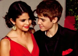 Justin Bieber cầu xin Selena Gomez quay lại