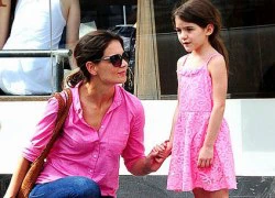 Katie Holmes sắp nhận nuôi một bé gái