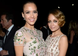 Nhan sắc mặn mà quyến rũ của hai bà mẹ Nicole Richie và Jessica Alba