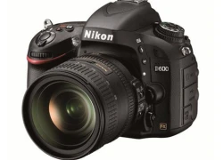 Nikon D600 giảm giá 100 USD