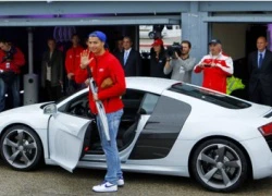 Ronaldo được tặng siêu xe Audi R8 5.2 FSI