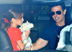 Suri đoàn tụ với Tom Cruise ở London